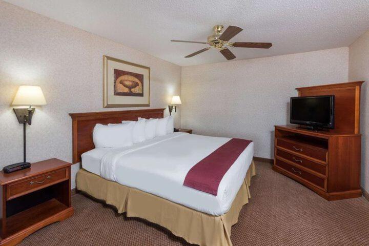 Seasons Inn & Suites Highland Bagian luar foto