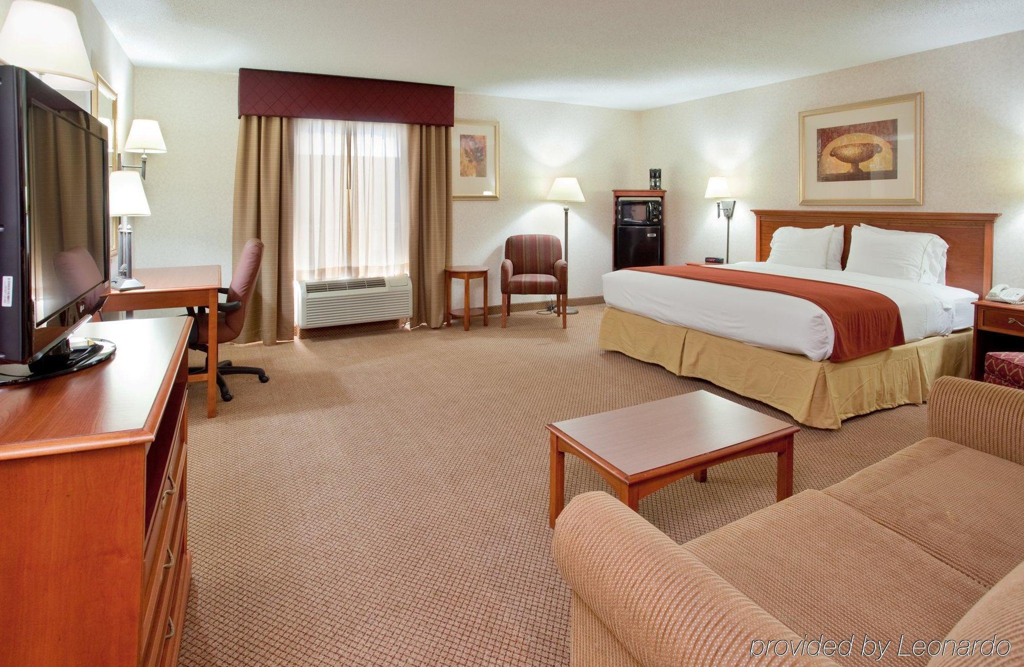 Seasons Inn & Suites Highland Ruang foto