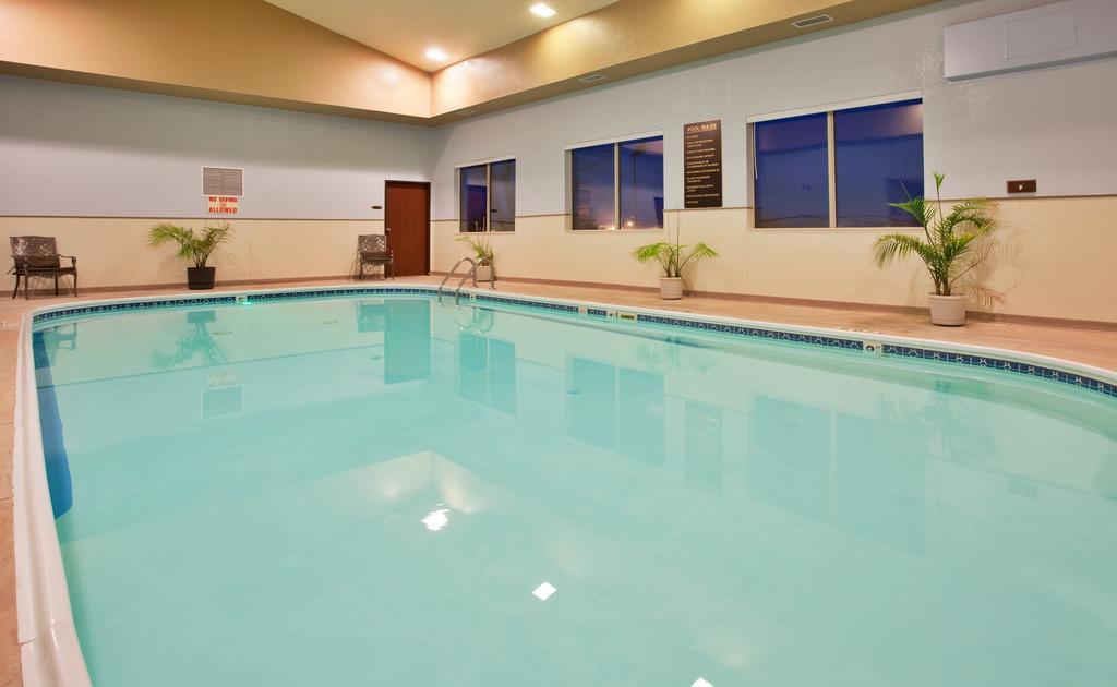 Seasons Inn & Suites Highland Bagian luar foto