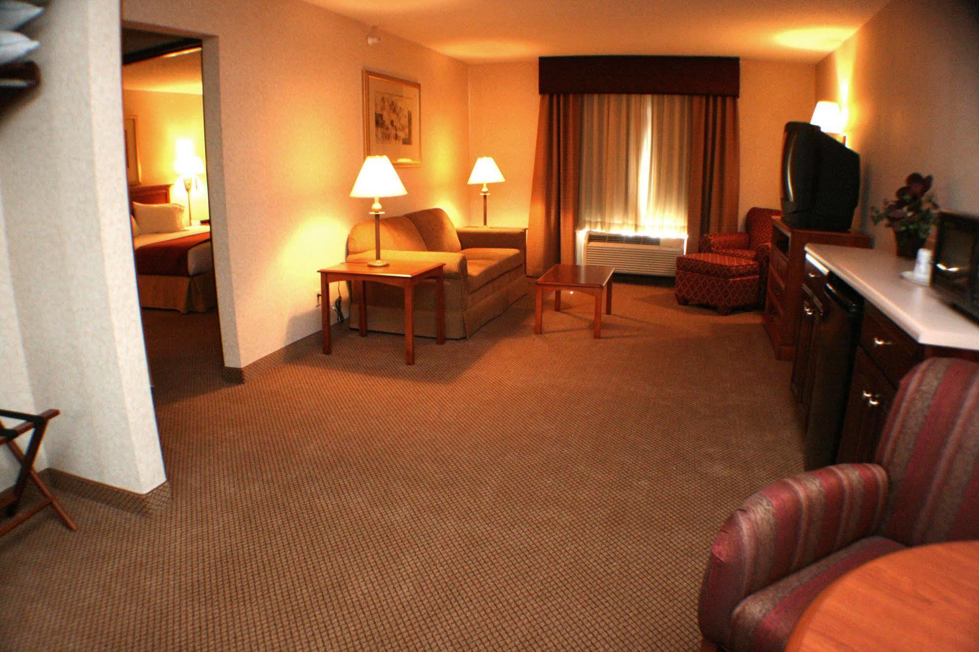 Seasons Inn & Suites Highland Bagian luar foto